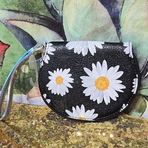 Daisy Print Black Wristlet